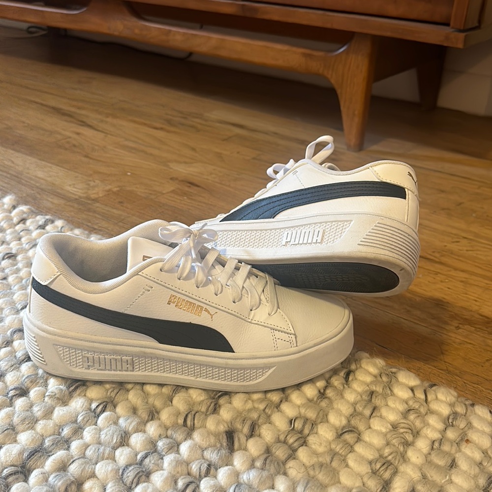 PUMA white black Smash Platform v3 Women's Sneakers size 9
